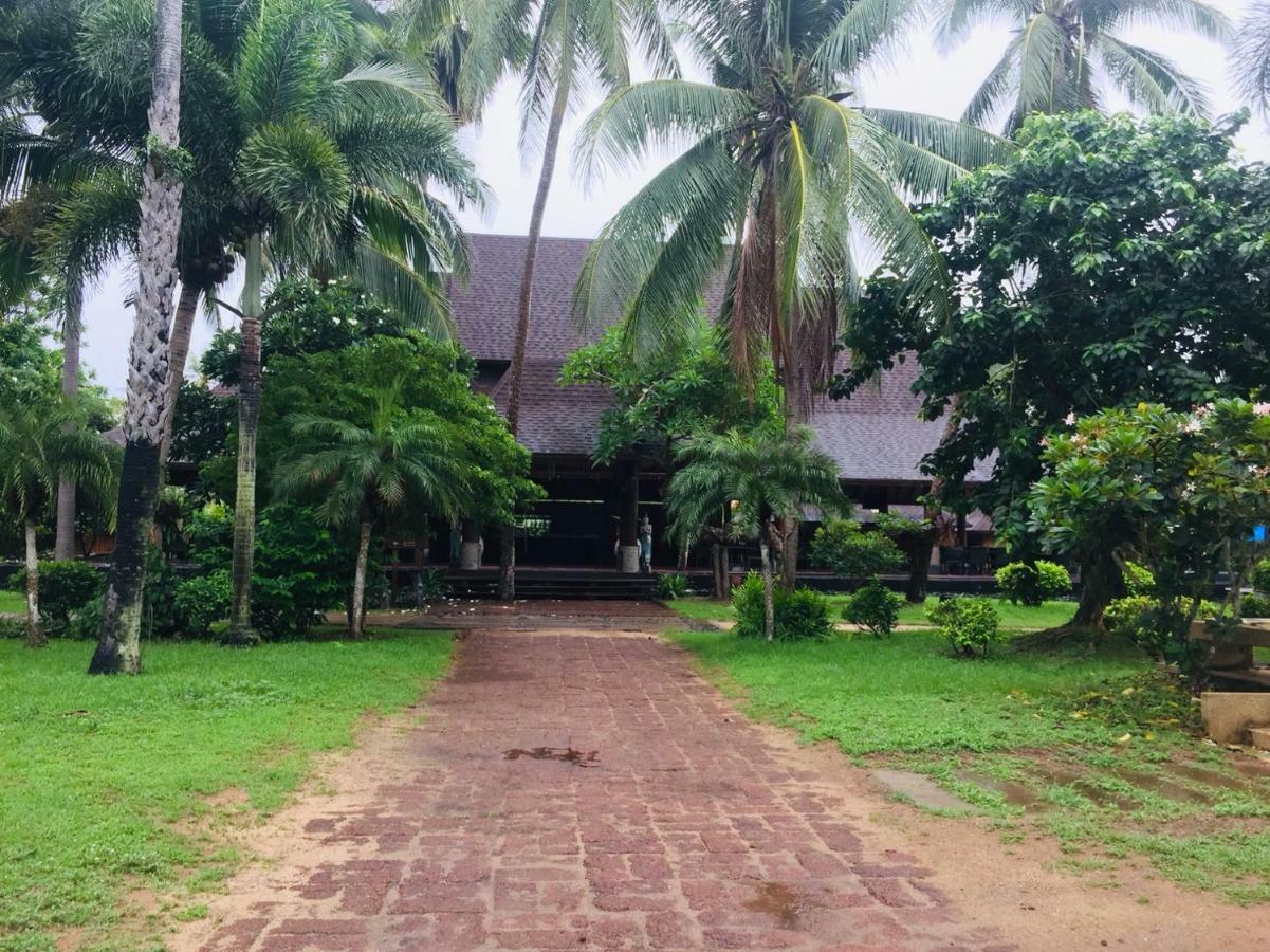 Keeree Waree Seaside Villa Bang Saphan Bagian luar foto