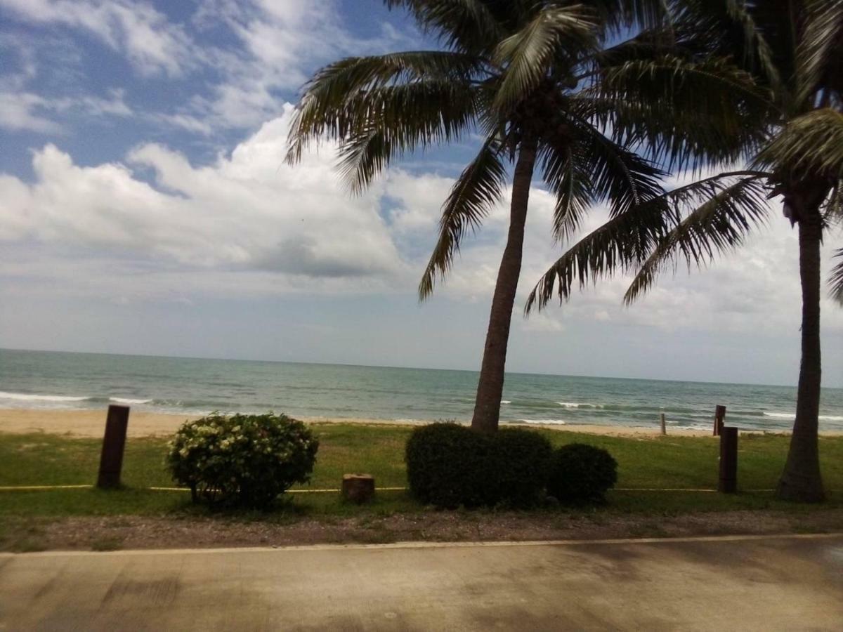 Keeree Waree Seaside Villa Bang Saphan Bagian luar foto