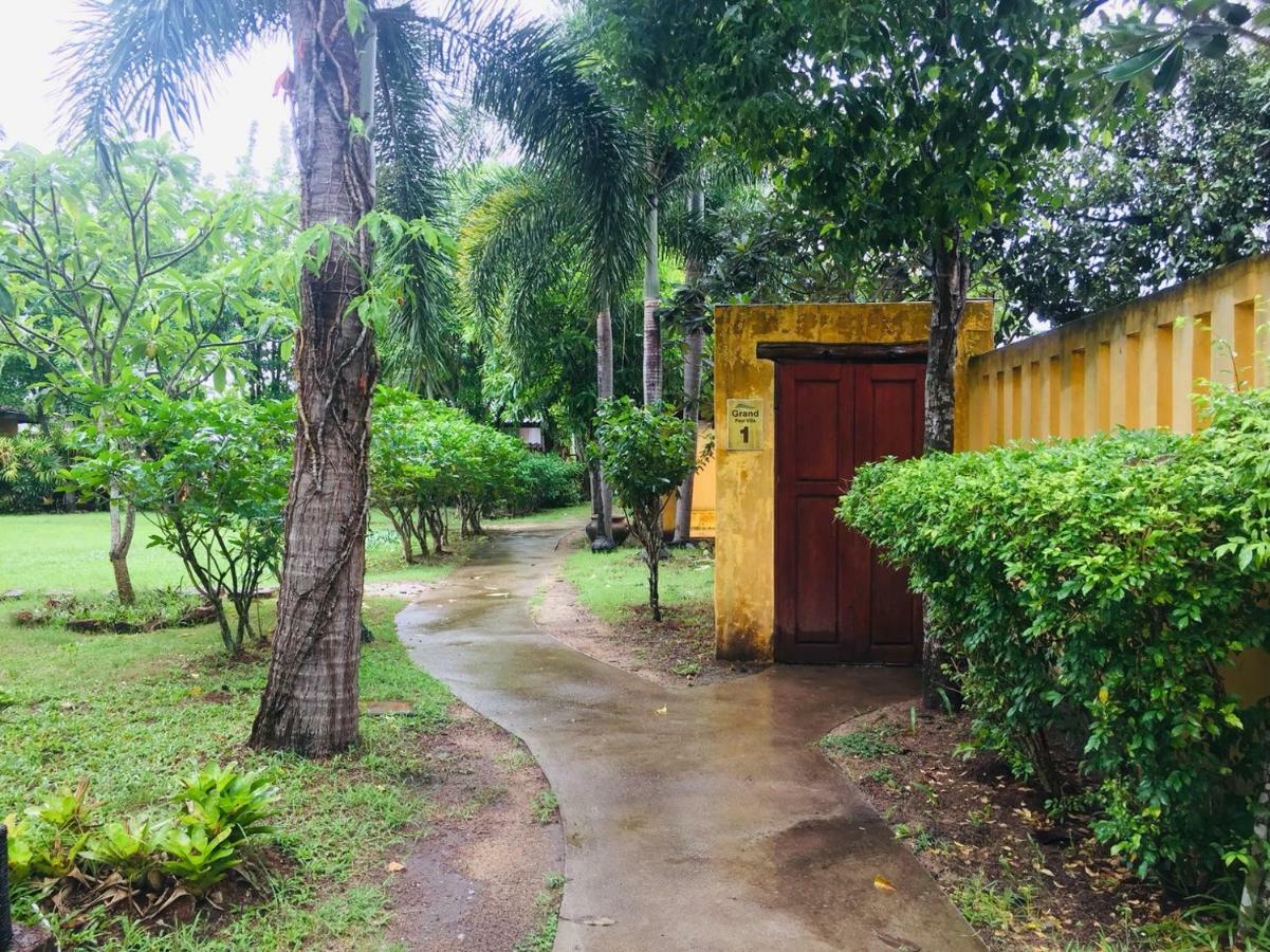 Keeree Waree Seaside Villa Bang Saphan Bagian luar foto